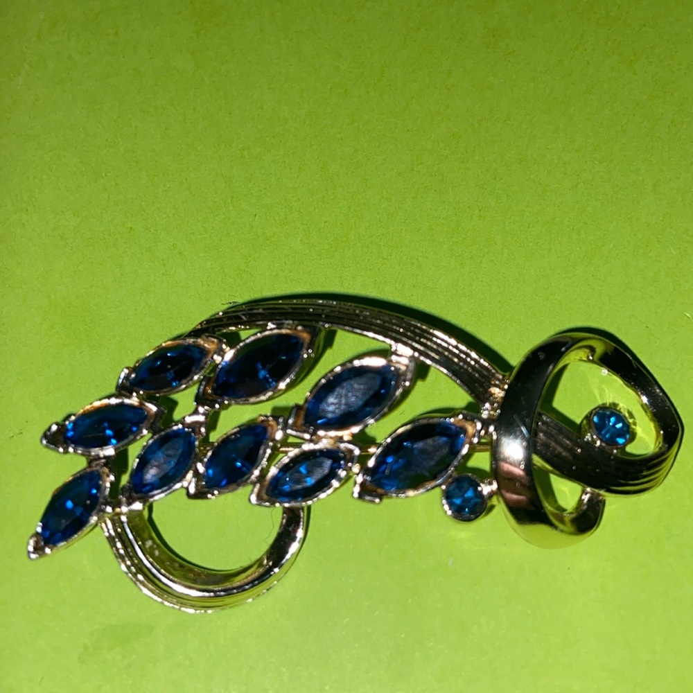 Vintage Signed Kramer Blue Rhinestoned Broach